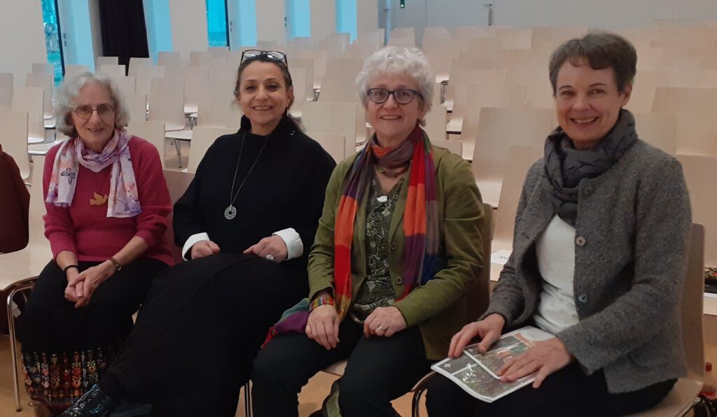 Viola Raheb mit Frauen des schweizerischen Weltgebetstagskomitees, Foto: Vroni Peterhans